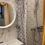 With Warm And Refined Garden Апартаменты Ла-Рошель
