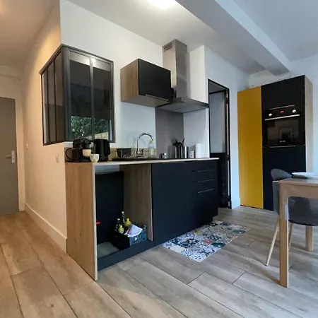 With Warm And Refined Garden La Rochelle (Charente-Maritime)